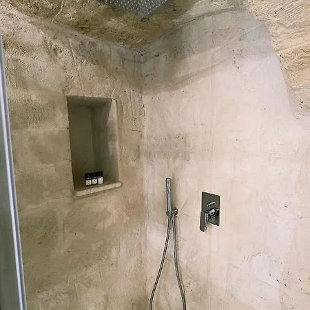 The Saint 게스트하우스