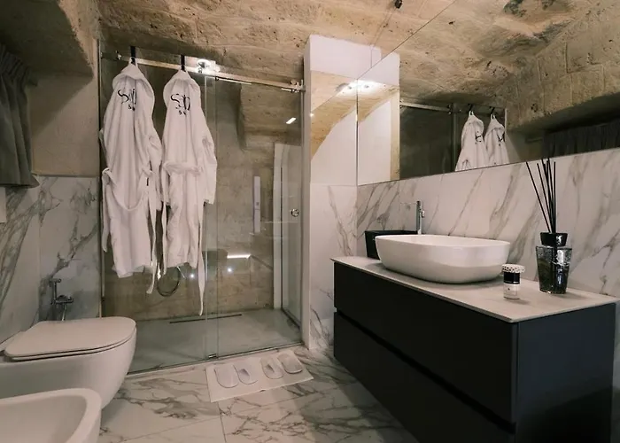 The Saint 4* בארי