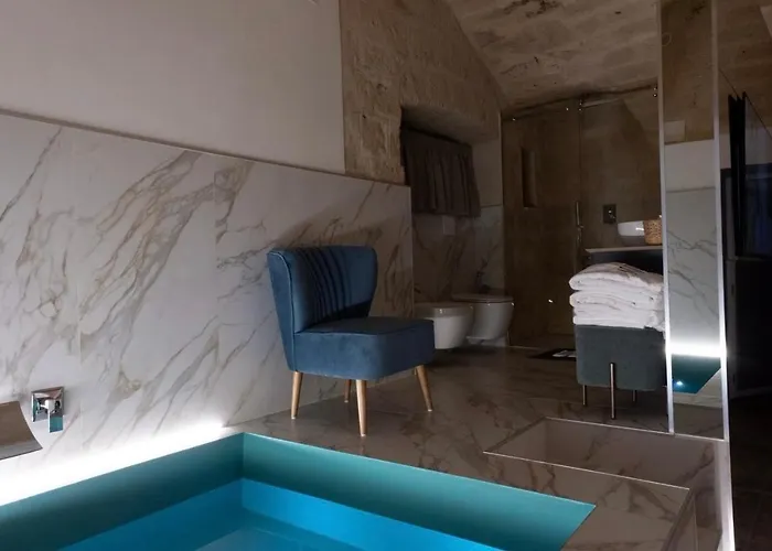 The Saint 4* בארי