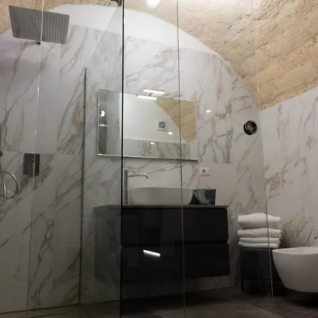 The Saint Konukevi Bari